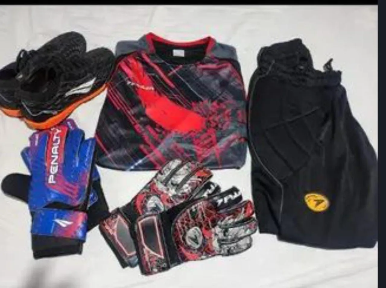 Kit Goleiro: Luvas, Camisa, Calça e Chuteira número 40