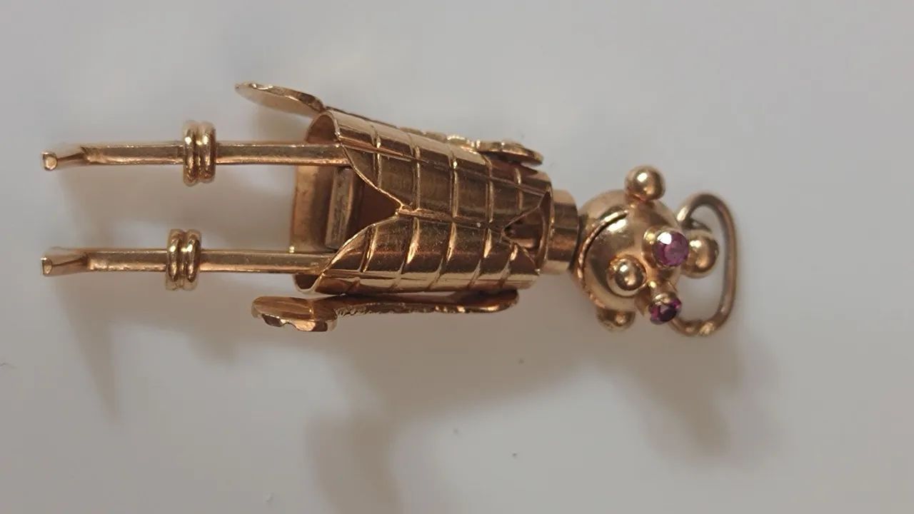 Pingente de ouro rosado modelo robô com movimento  - Foto 3