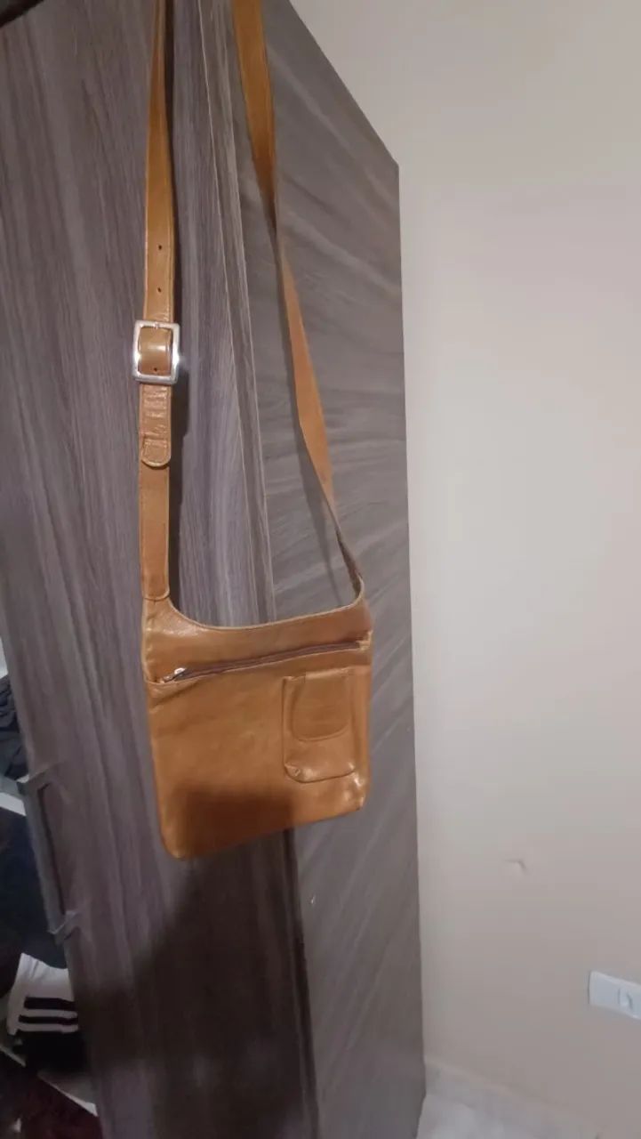 Bolsa Tiracolo Ruth em couro dourado