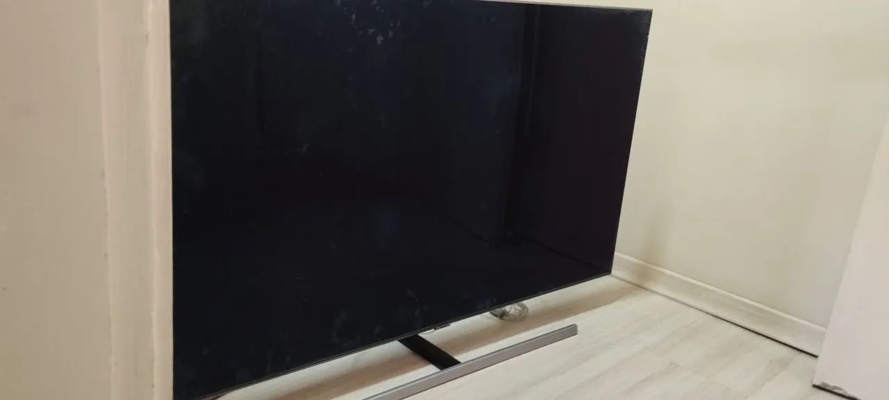 Smart TV Samsung Tela TRINCADA e imagem listrada
