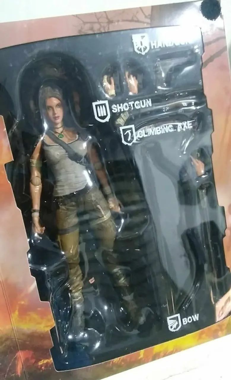 Boneco de ação Tomb Raider Play Arts Kai Lara Croft - Foto 3