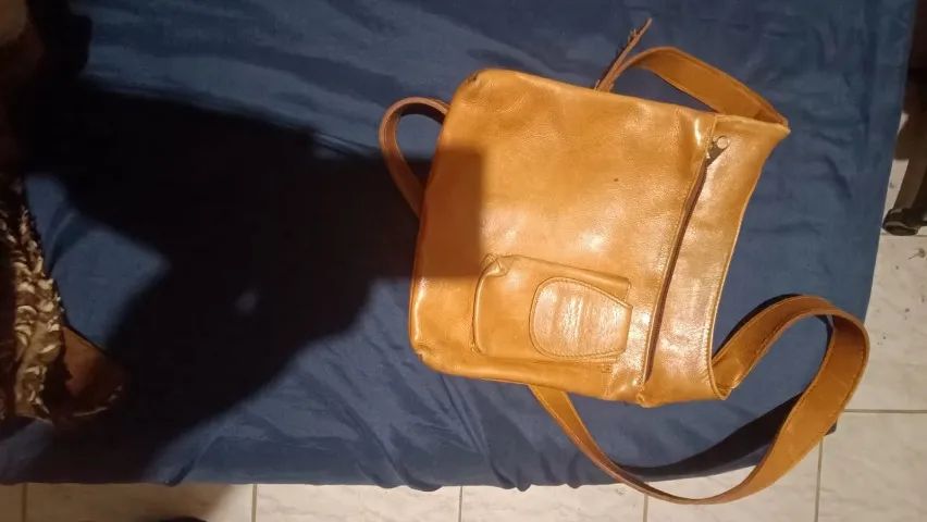 Bolsa Tiracolo Ruth em couro dourado - Foto 3
