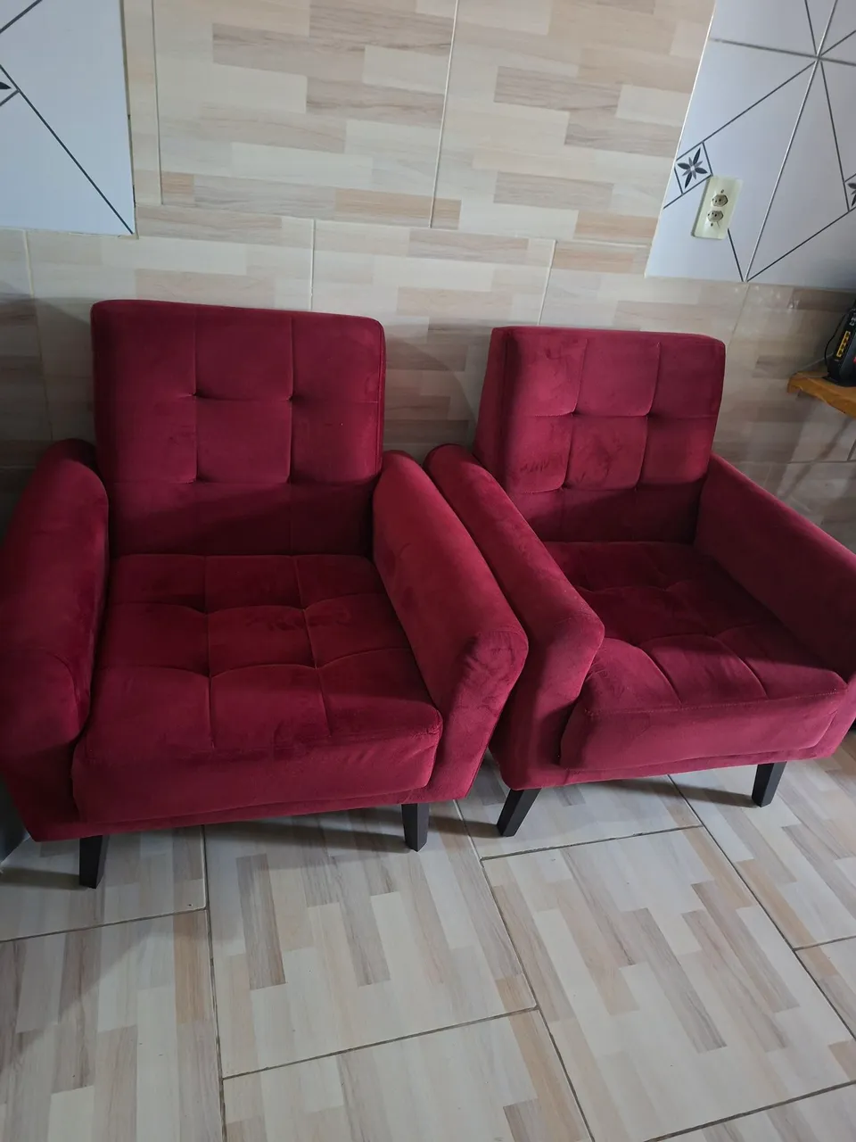 Poltronas Decorativas em Veludo Bordô