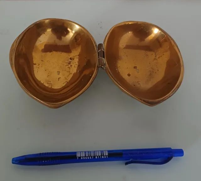 Porta objetos em bronze em formato de noz  - Foto 3