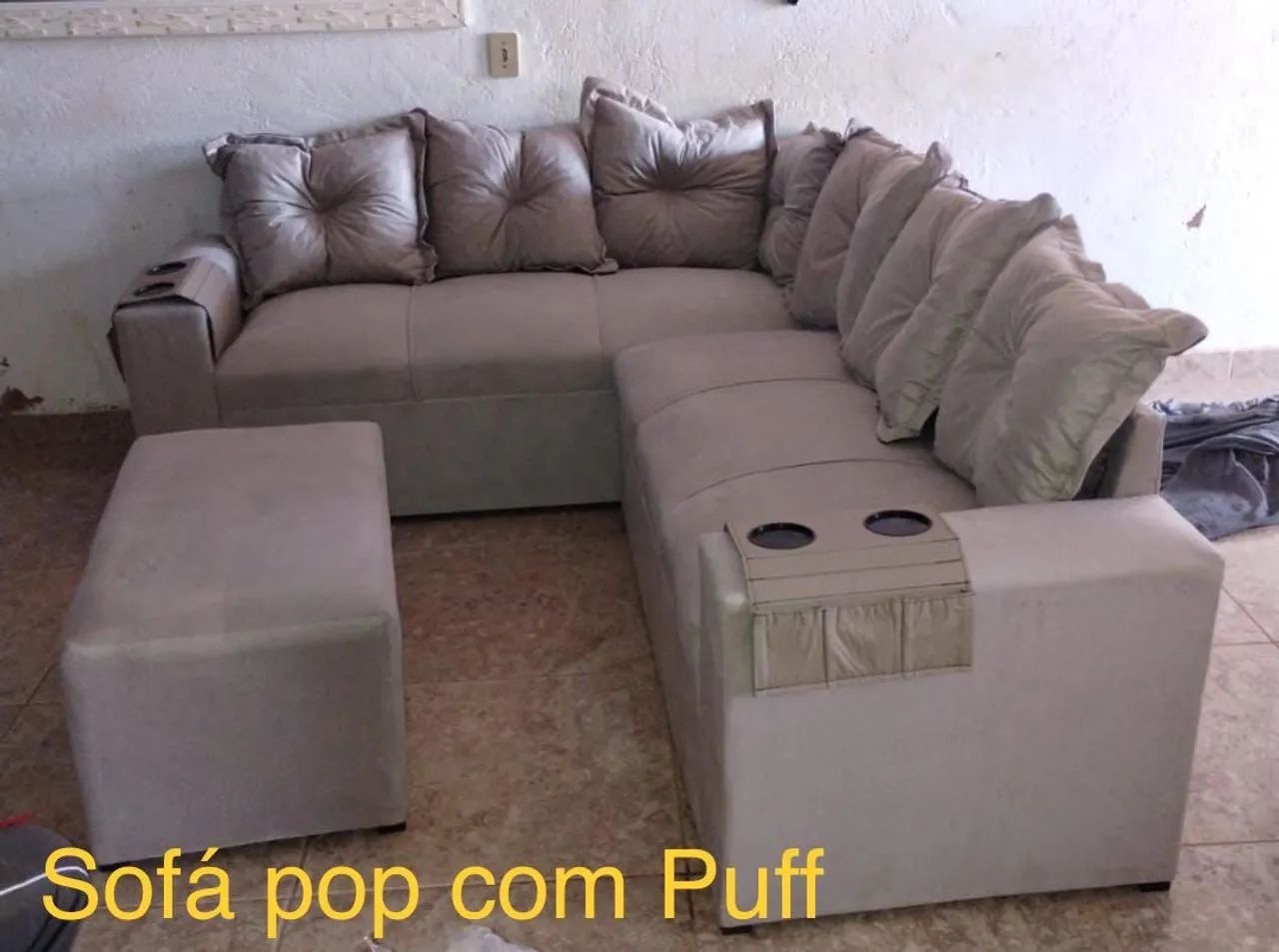 Sofá de canto pop com puff