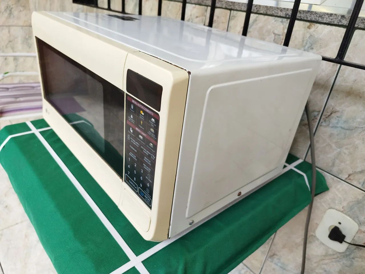 Microondas LG modelo MS3047G - Foto 4
