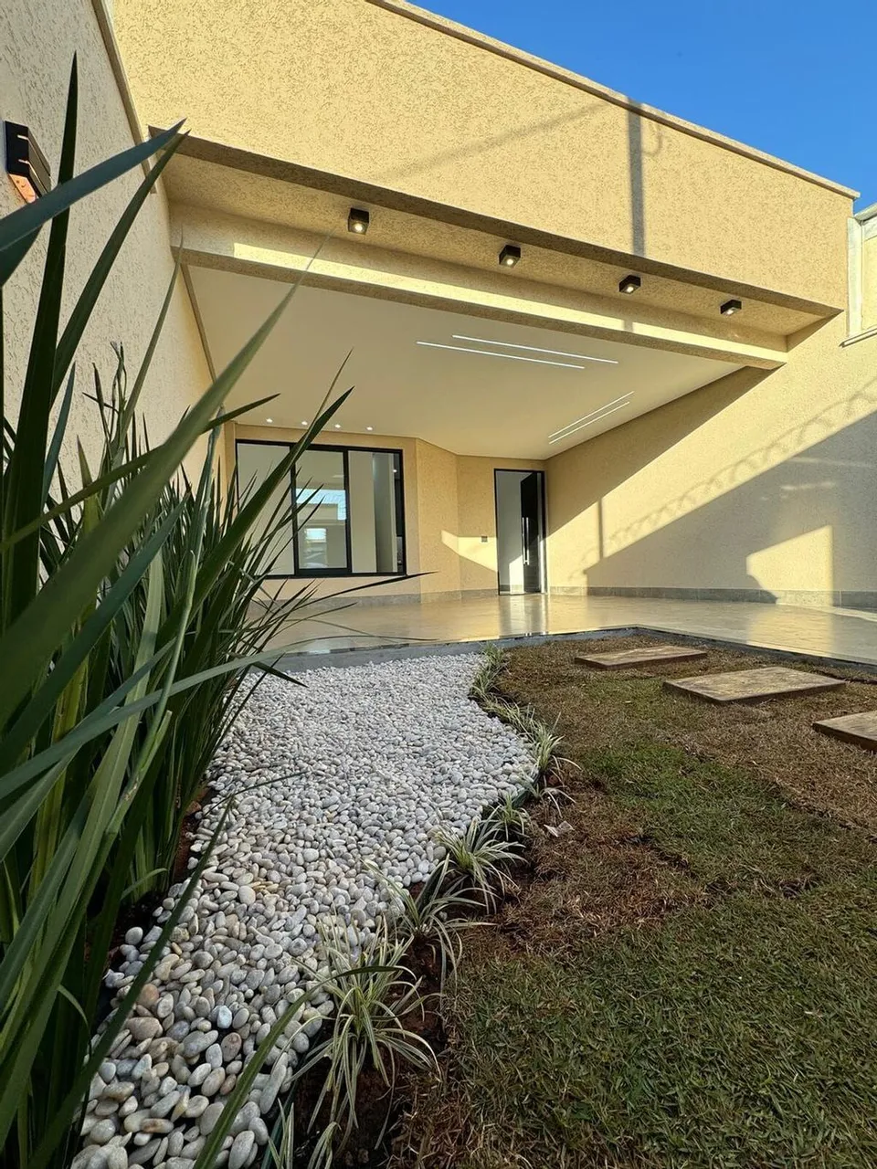 Casa à venda em Goiânia, Jardim Presidente, com 3 quartos, com 151.89 m²