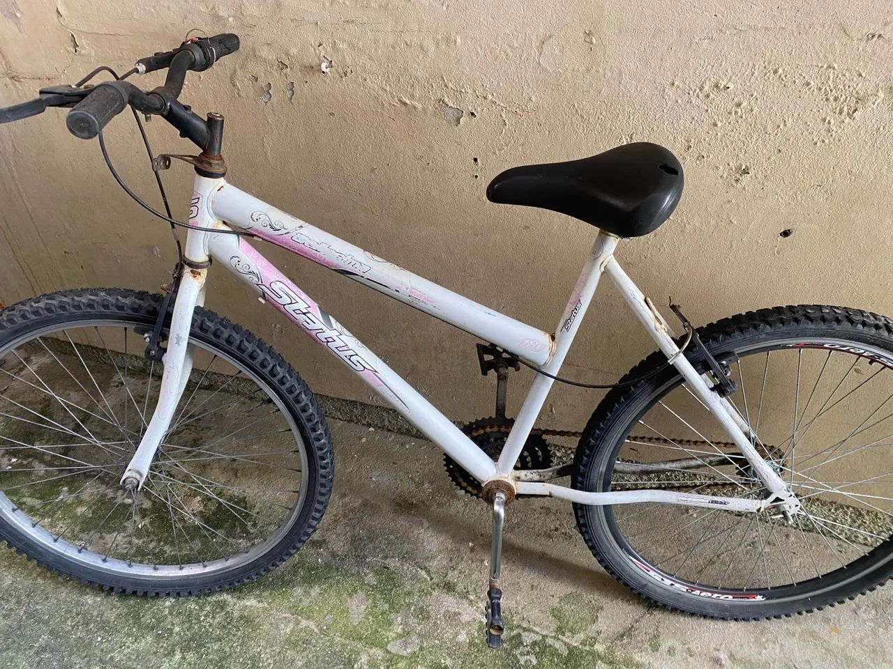 Bicicleta Status -  Preta e Branca