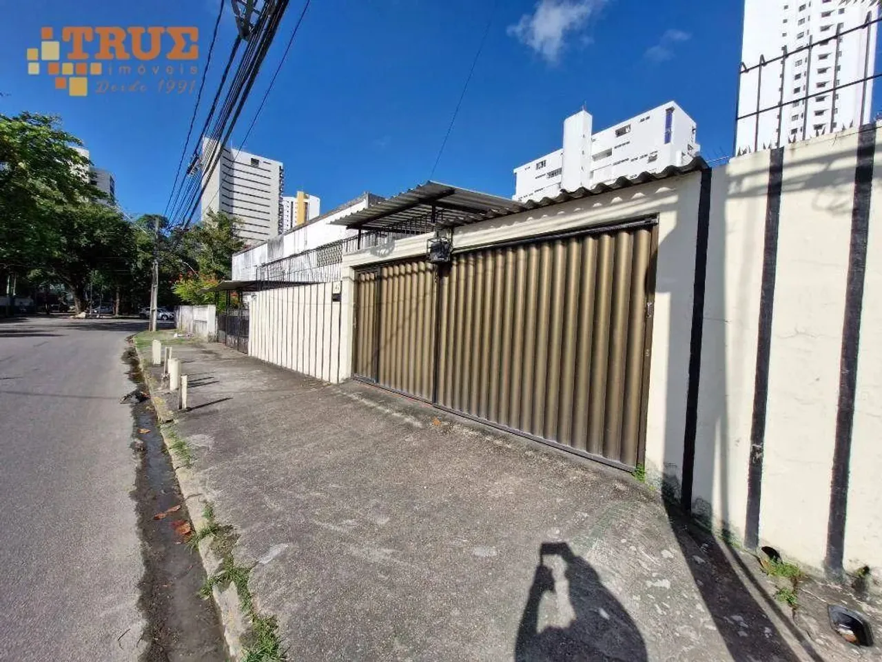CASA NO PARNAMIRIM EM RUA MOVIMENTADA, IDEAL PARA SEU NEGÓCIO