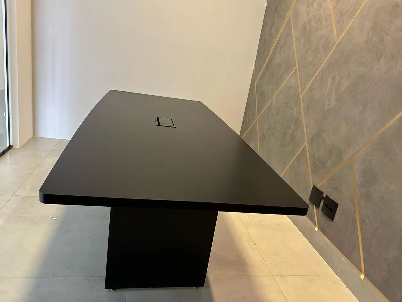 Mesa de Reunião Preta - Moderna e Elegante - Foto 2