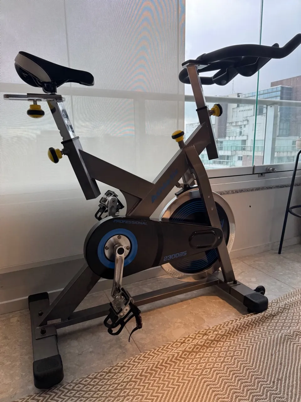 Bicicleta spinning Athletic 2300BS impecável! Roda de 20kg