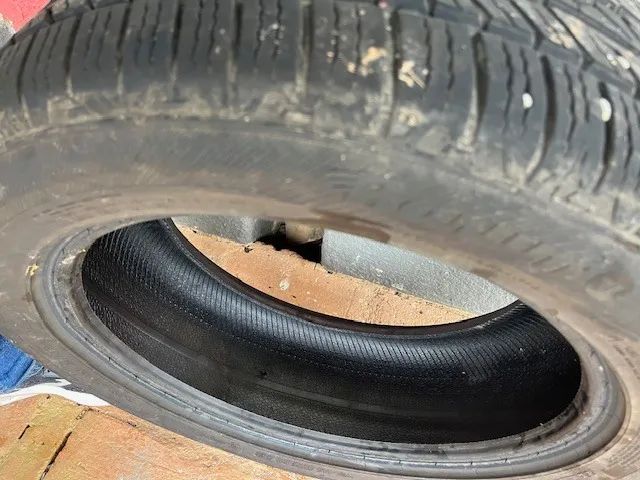PAR PNEUS COM 5000 KM RODADOS BRAVURIS 4X4 225/55 R 18 98V 1 COM AVARIA E OUTRO SEM AVARIA - Foto 3