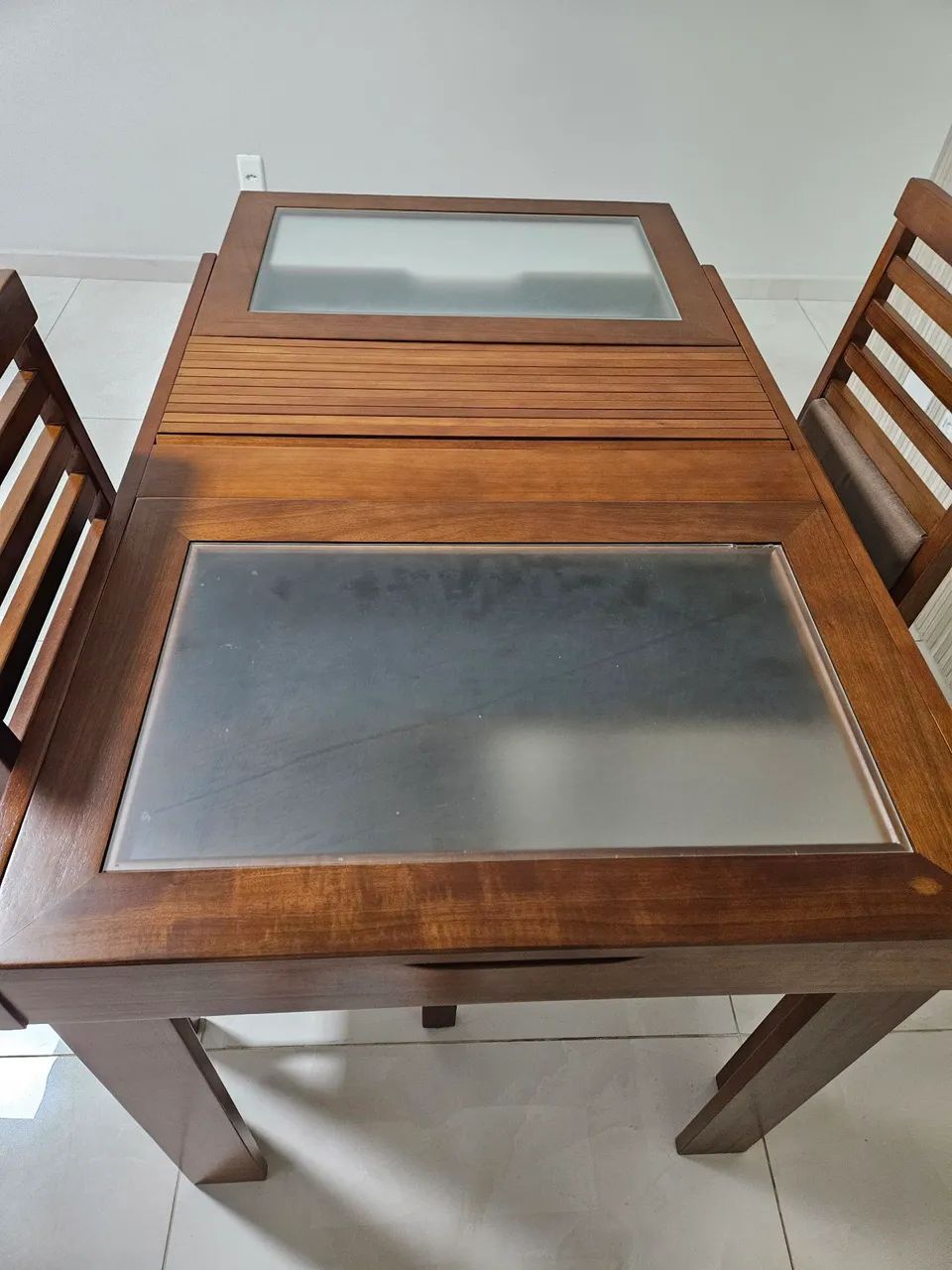 Mesa com 4 cadeiras 64302123638401121