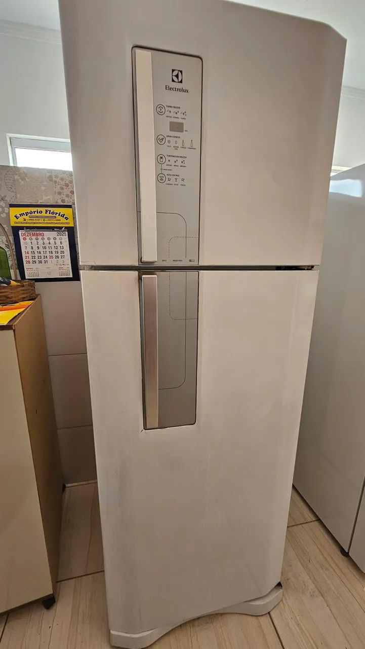 Geladeira Electrolux 220v Com defeito simples.