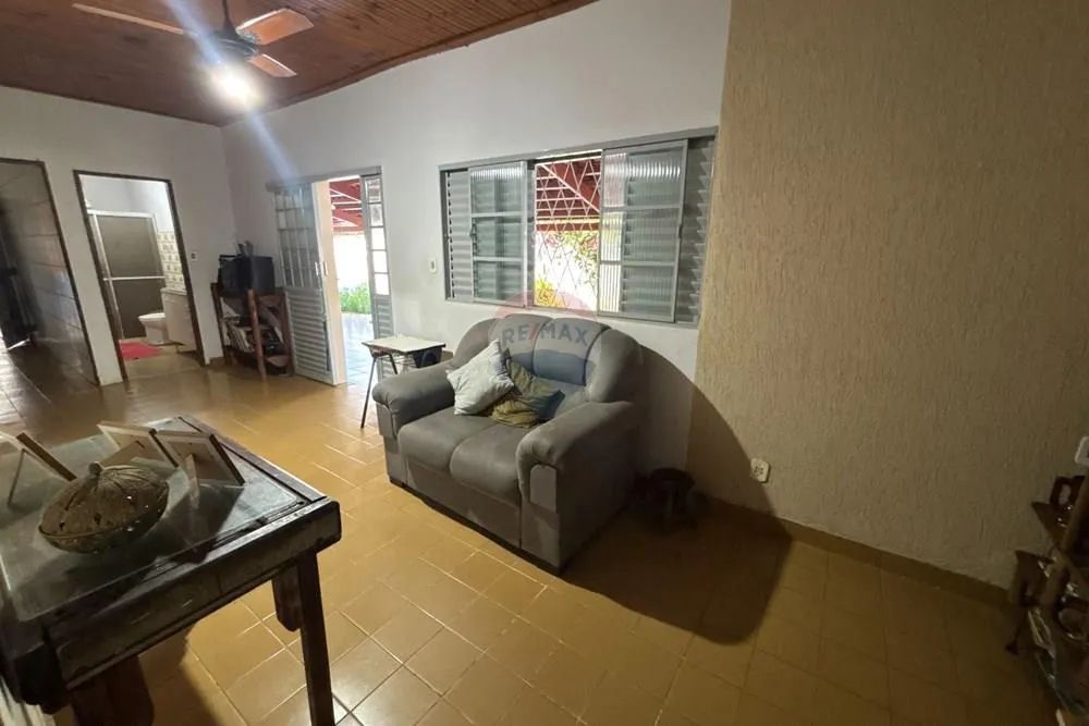 Casa Antiga com Piscina e Jardim em Barra do Garças - Foto 4