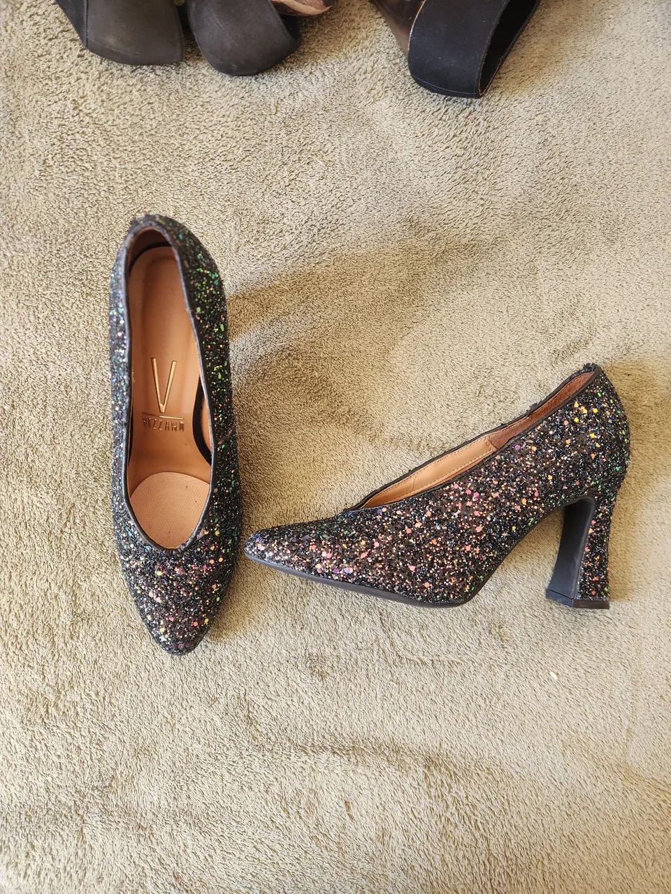 Sapato preto com glitter Vizzano 35