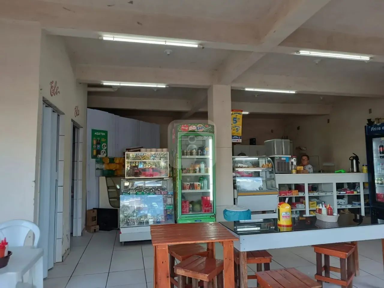 Casa comercial estilo sobrado para venda no bairro Laranjeiras. - Foto 4