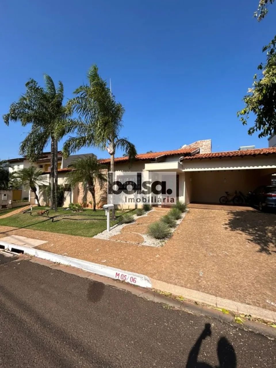 Linda casa ! térrea edificada em 2 lotes, 3 suítes