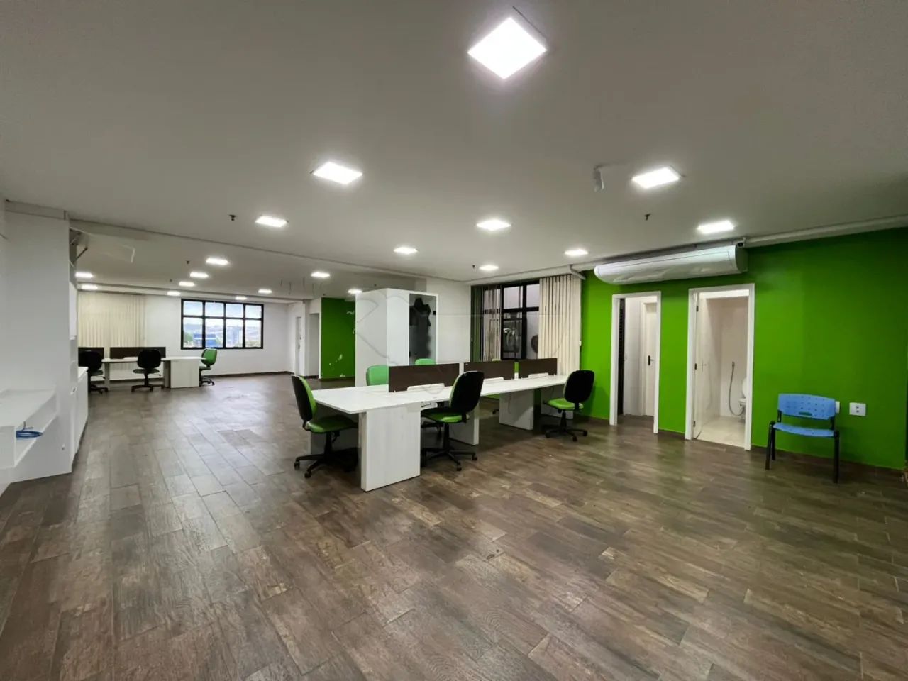 Loja/SobreLoja Comercial com 05 Banheiros, Climatizada localizada no Centro - Limeira/SP - Foto 4