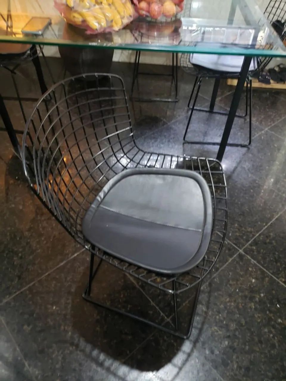 Mesa de jantar retangular vidro 1,15x1,40cm c/04 cadeiiras - Foto 4