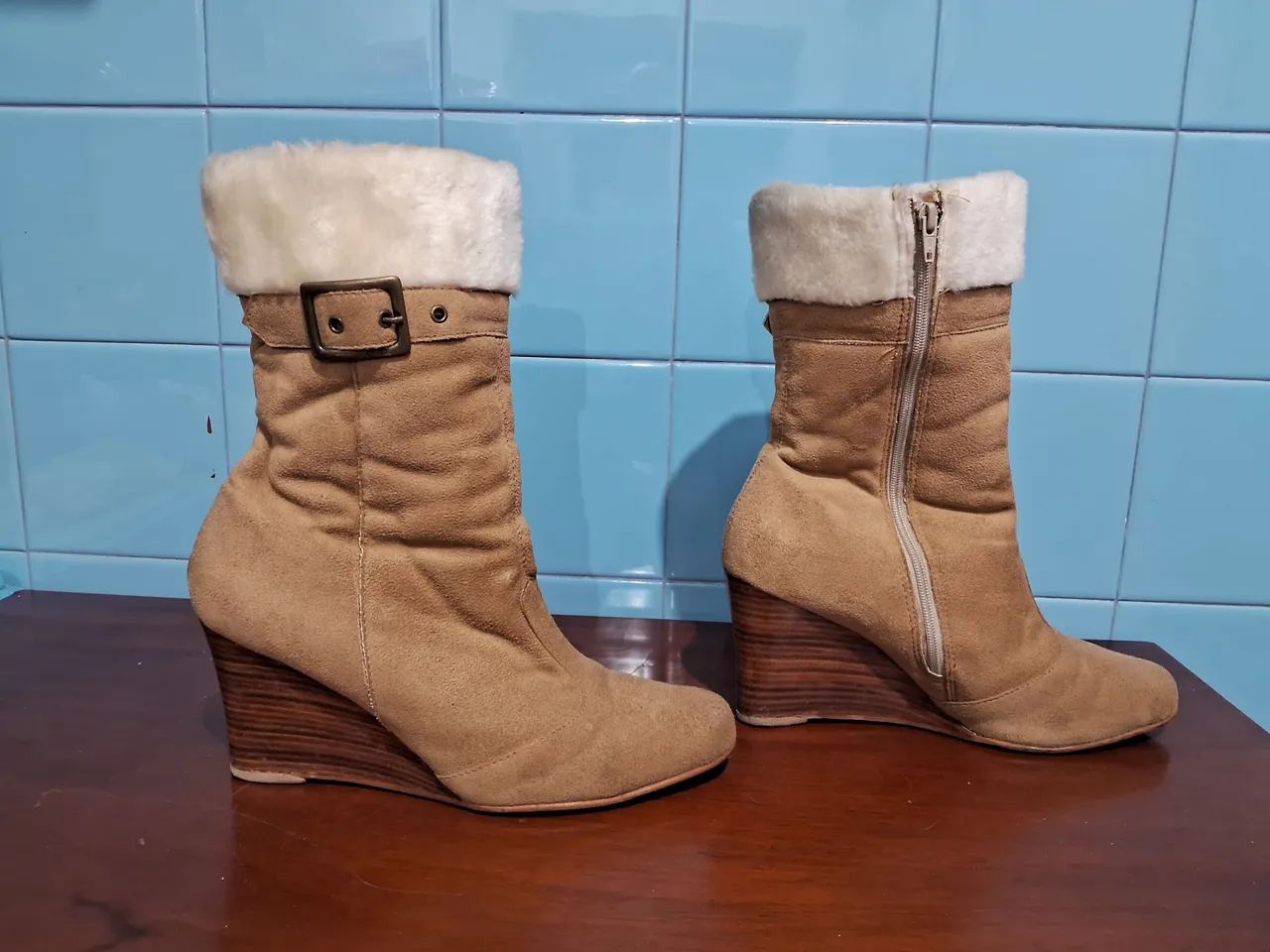 Bota feminina em camurça 