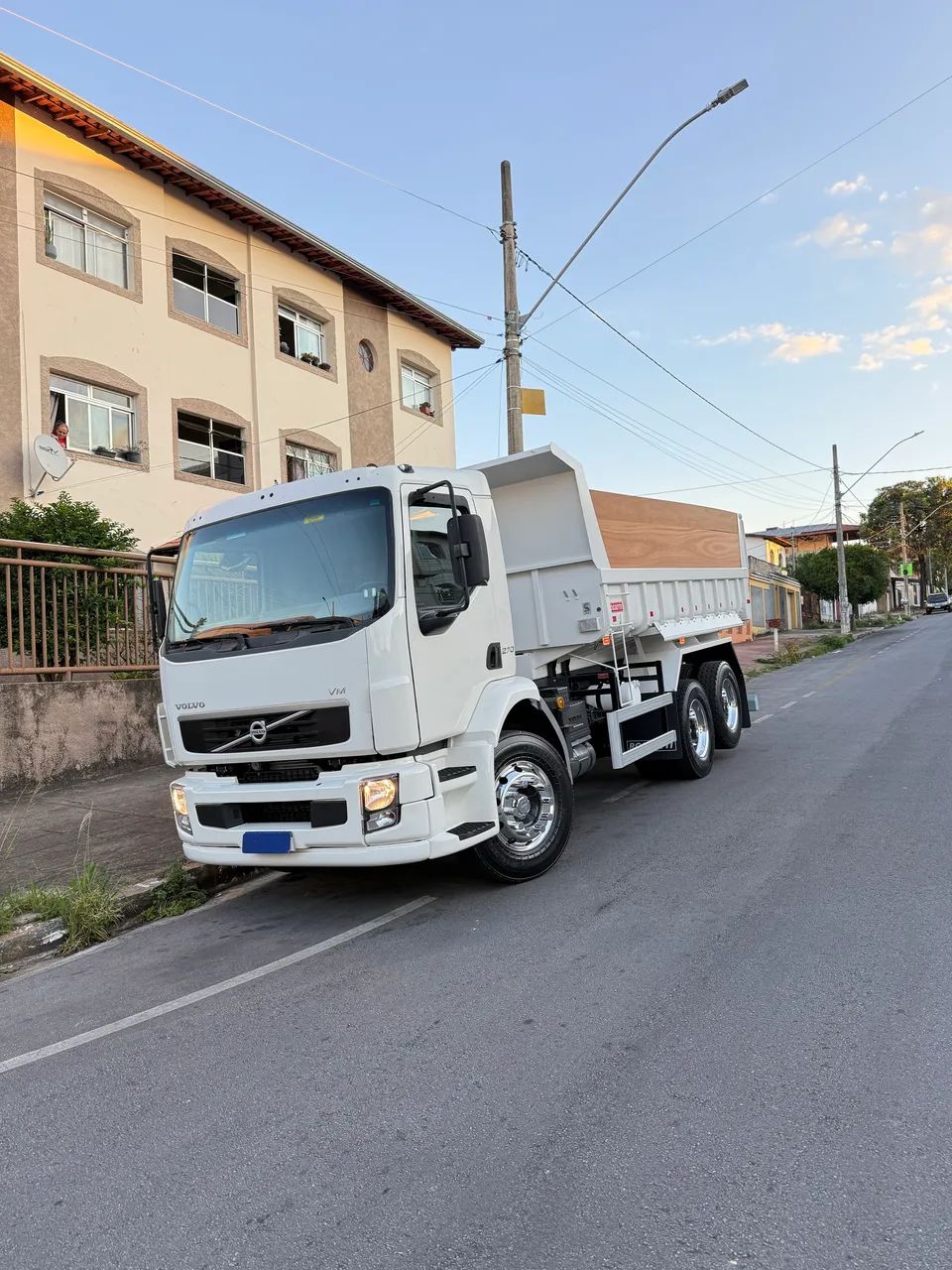 Volvo Vm 270 com Bascula zero Rosset 