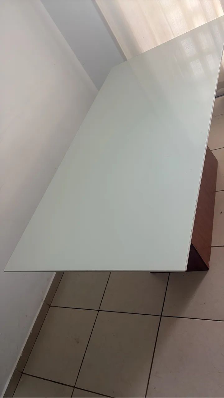 Mesa sem cadeiras