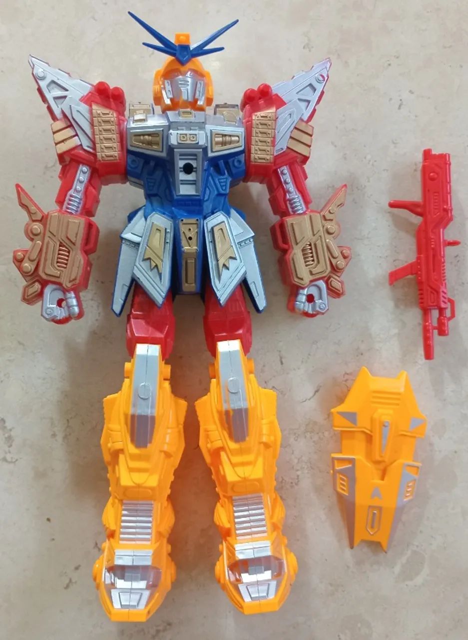 Boneco em plástico estilo transformer Desapego - Foto 2
