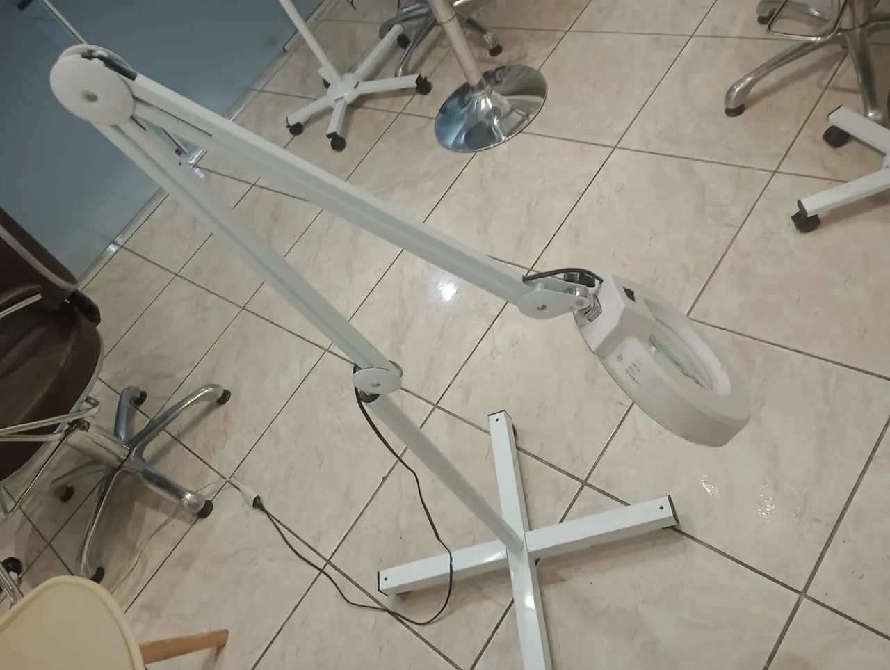 Cadeira e lupa p estética  - Foto 5