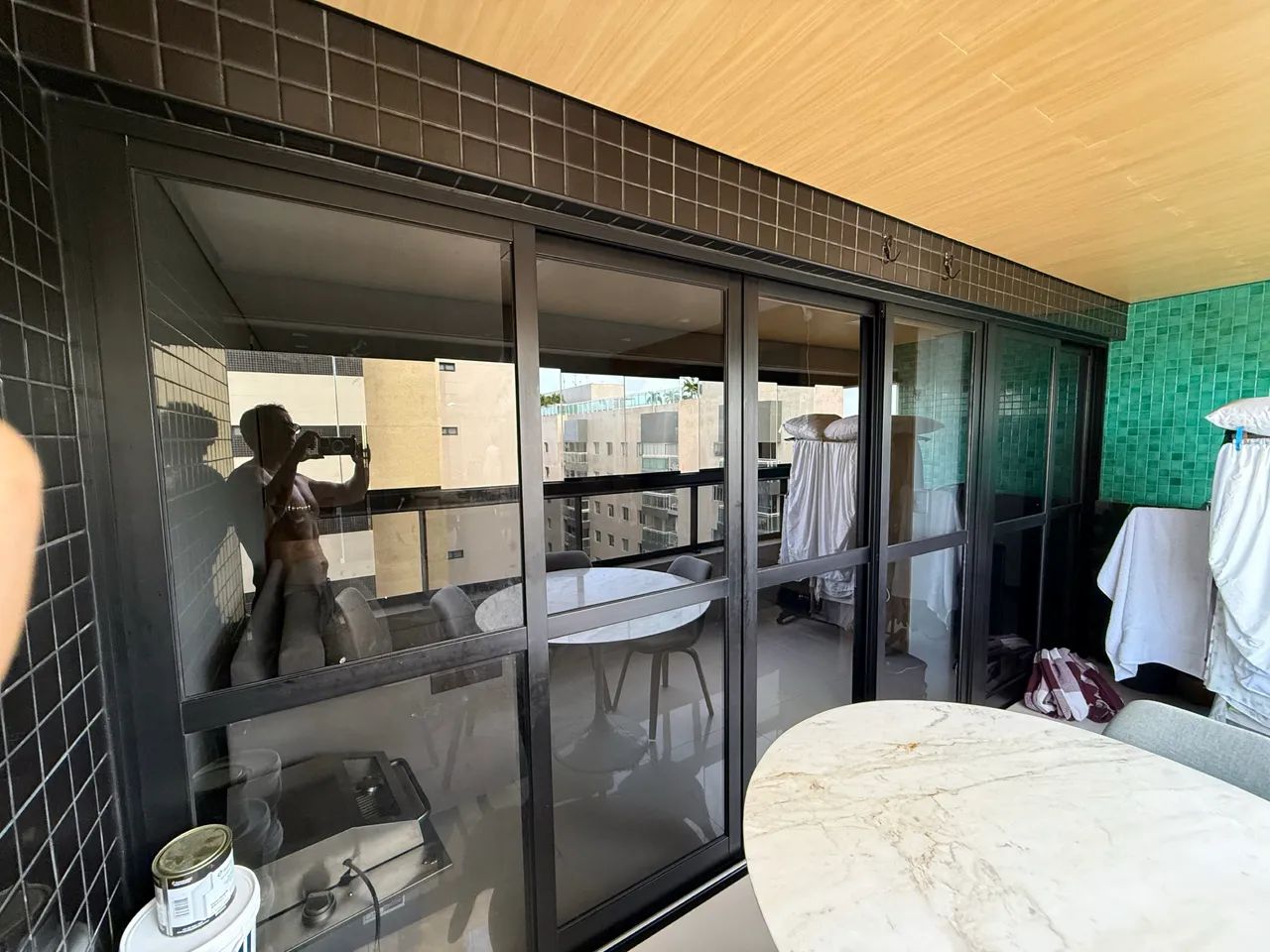 Esquadria de alumínio porta vidro 