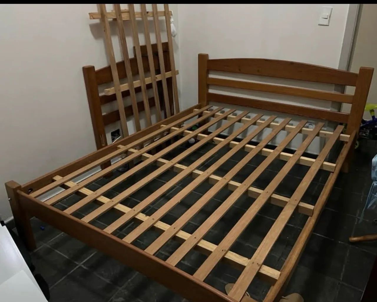 Cama de casal de madeira - Foto 2