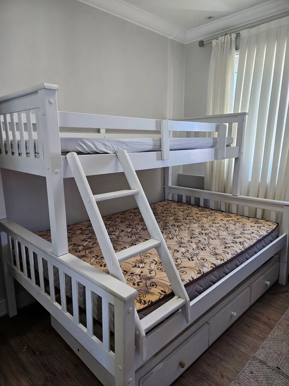 Vendo treliche casal de madeira Maciça 