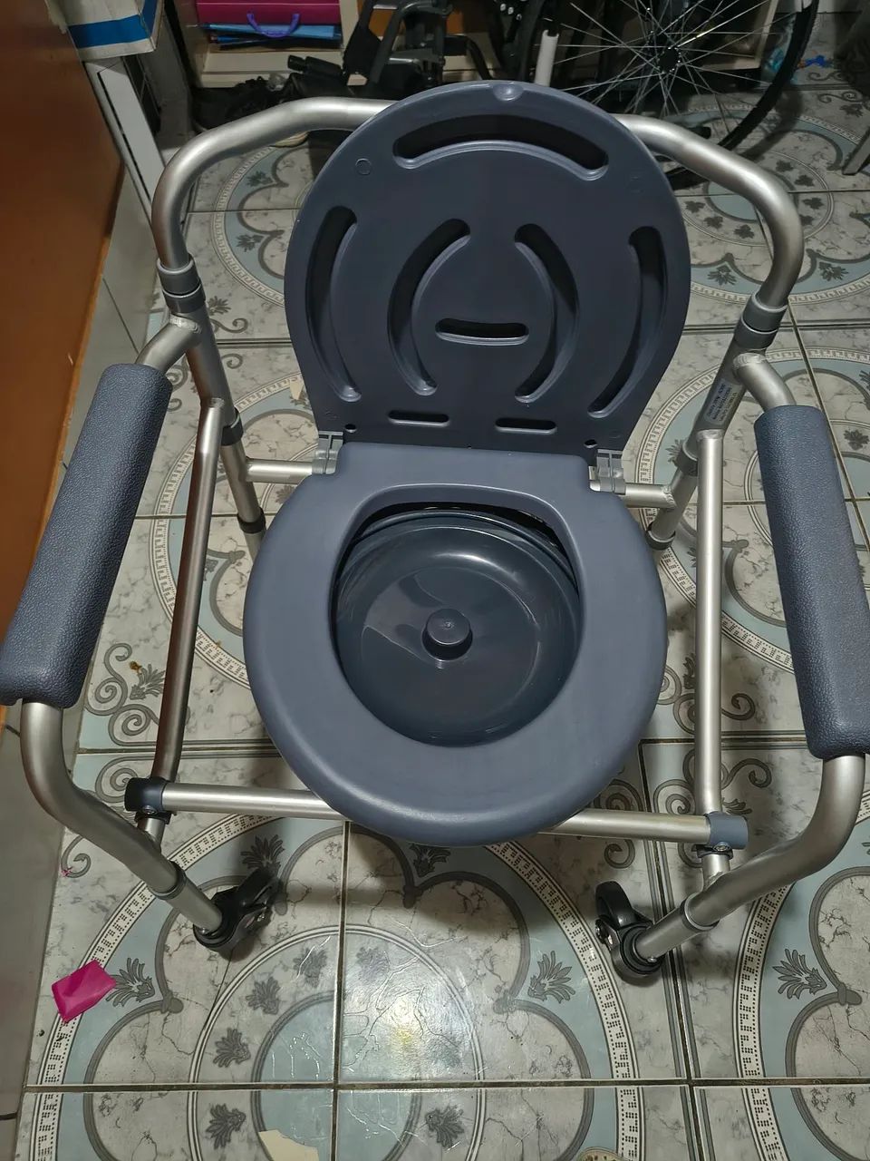 Cadeiras de rodas e banho - Foto 5