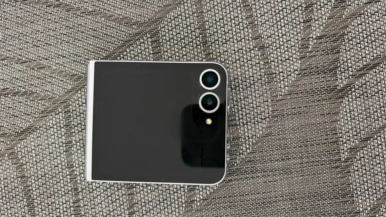 Samsung Galaxy Z Flip 6 - Foto 3