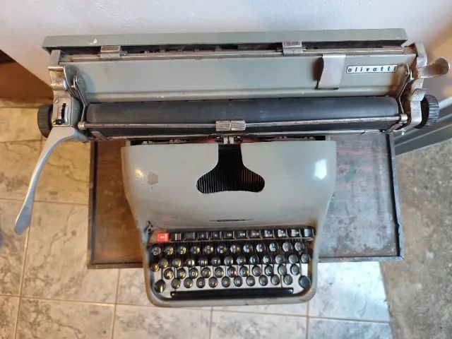 Máquina de escrever Olivetti - Lexikon 8 - Foto 3