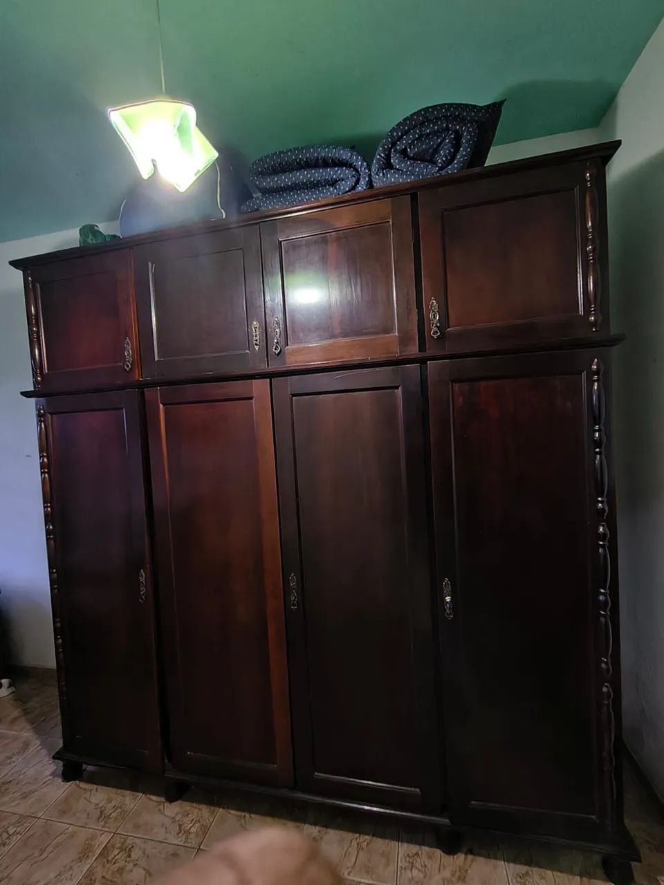 Guarda-Roupa de Madeira