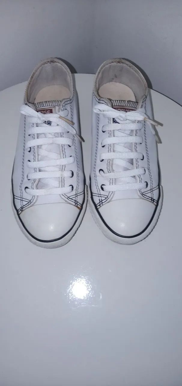 Tênis Converse All Star ( modelo: Chuck Taylor) Em couro legítimo. Tam.32. /  Usado.U