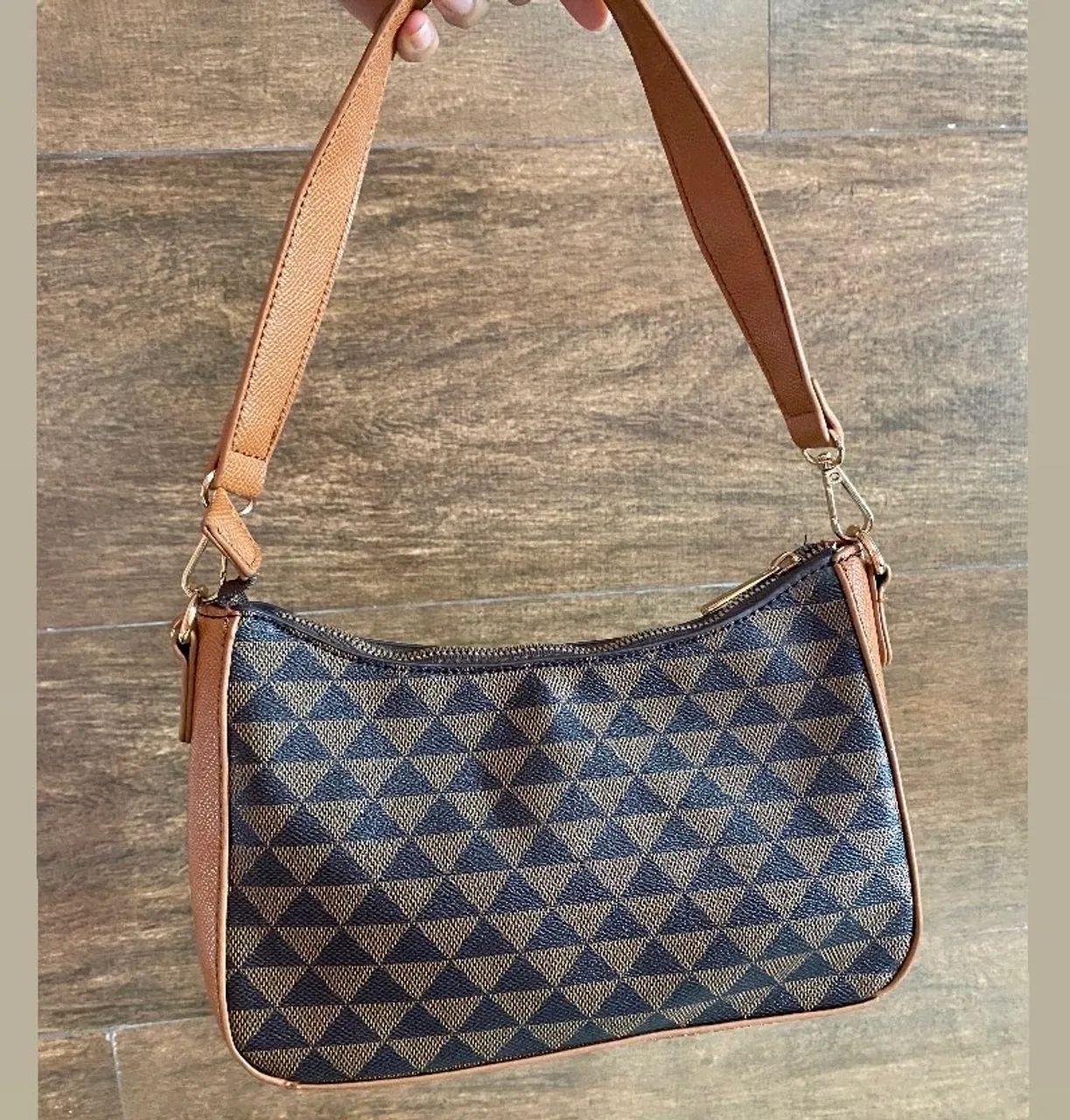 Bolsa de ombro Renner seminova 