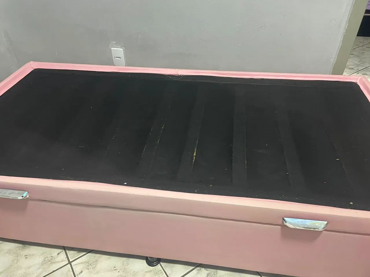 Cama bau solteiro rosa