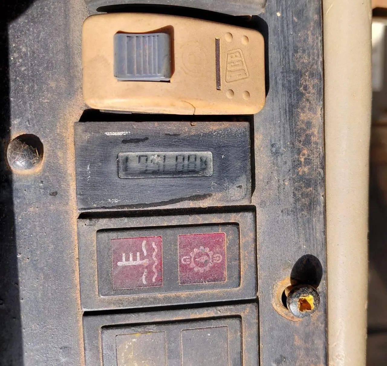 Mini retroescavadeira JCB 1CX cabinada  - Foto 3