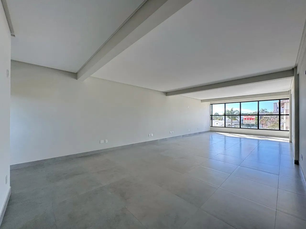 Sala comercial nova com 72m² e 2bwc em Morrinhos, ocupação imediata - Foto 4