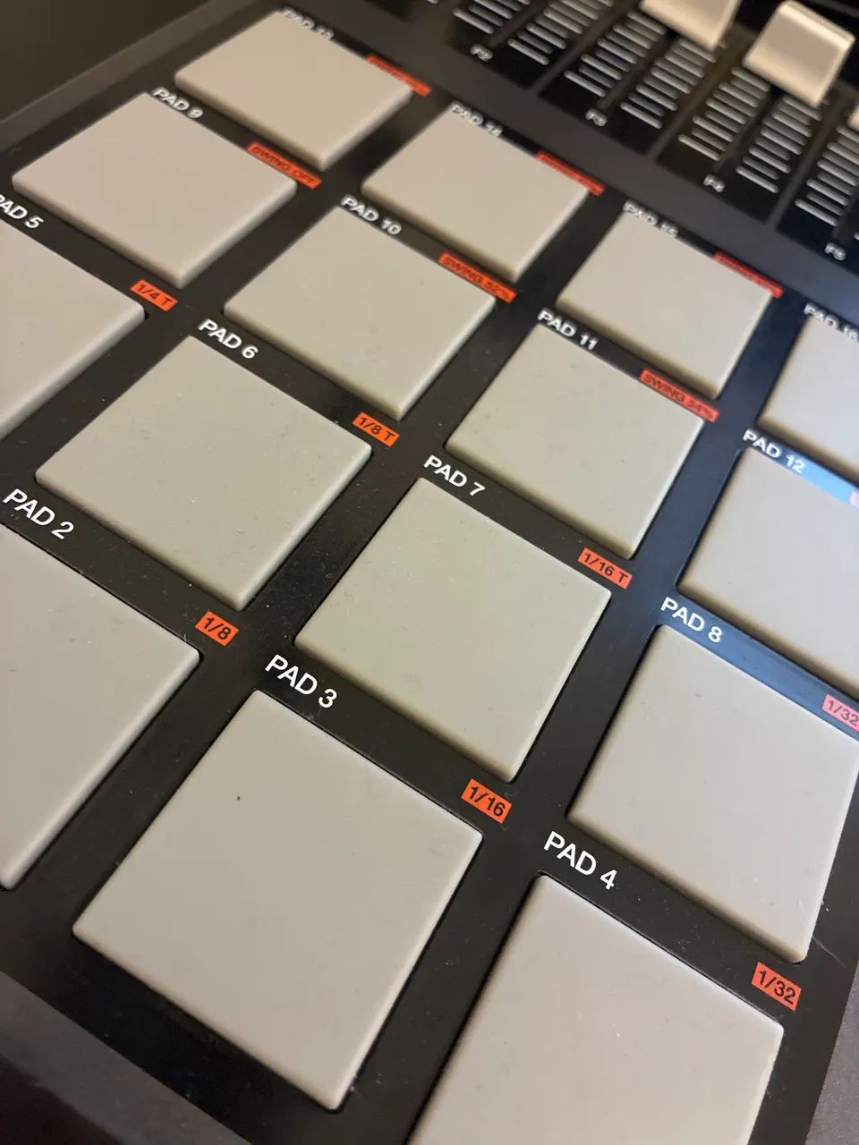 AKAI MPD26 Midi Controladora 16 Pads (NÃO É MPC) - Foto 2