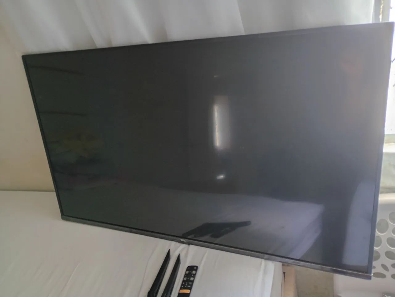TCL 50 4k esmrt com pe e controle caixa  - Foto 2