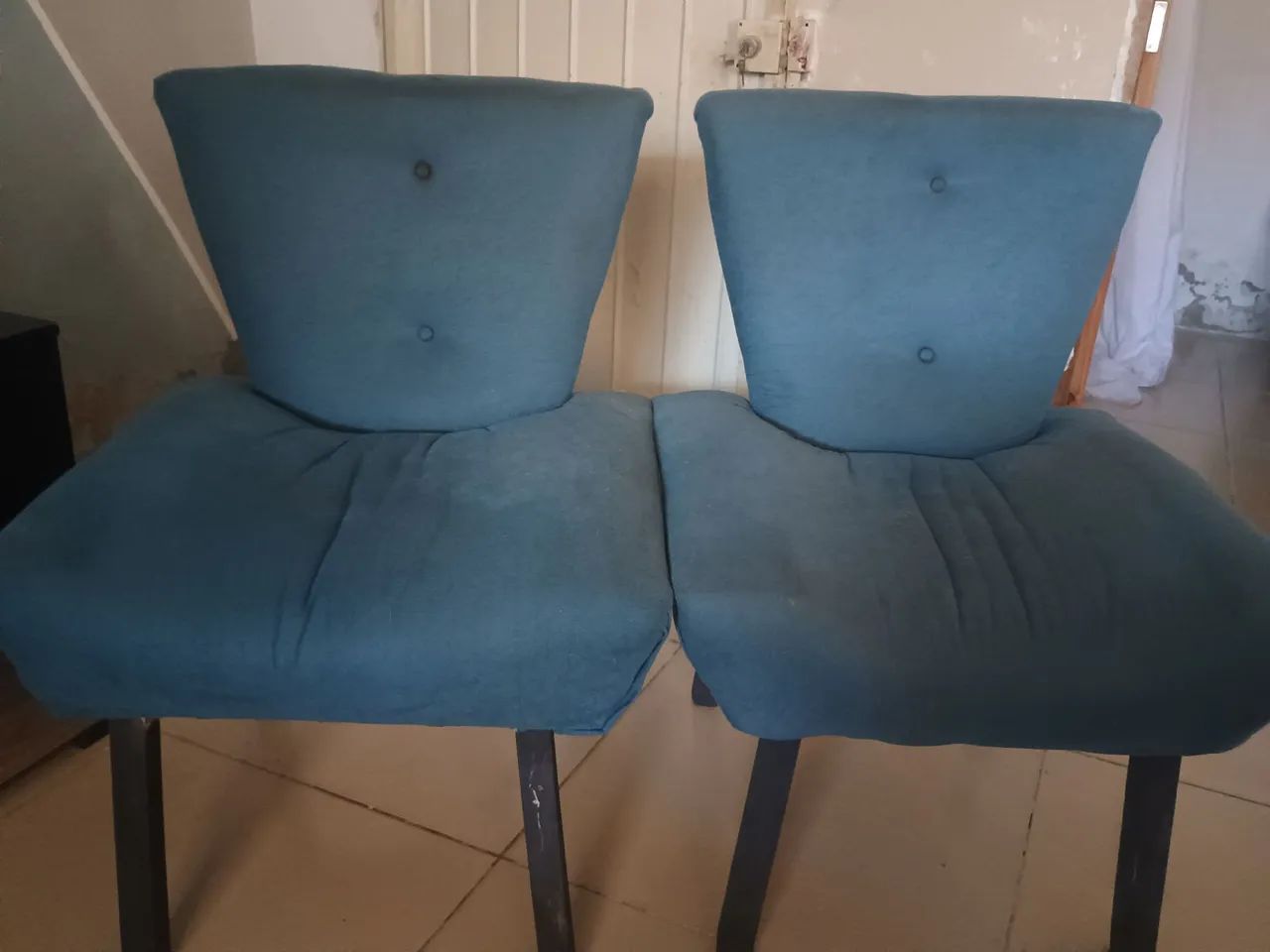 Vende-se essas 2 poltronas por 130 - Foto 3