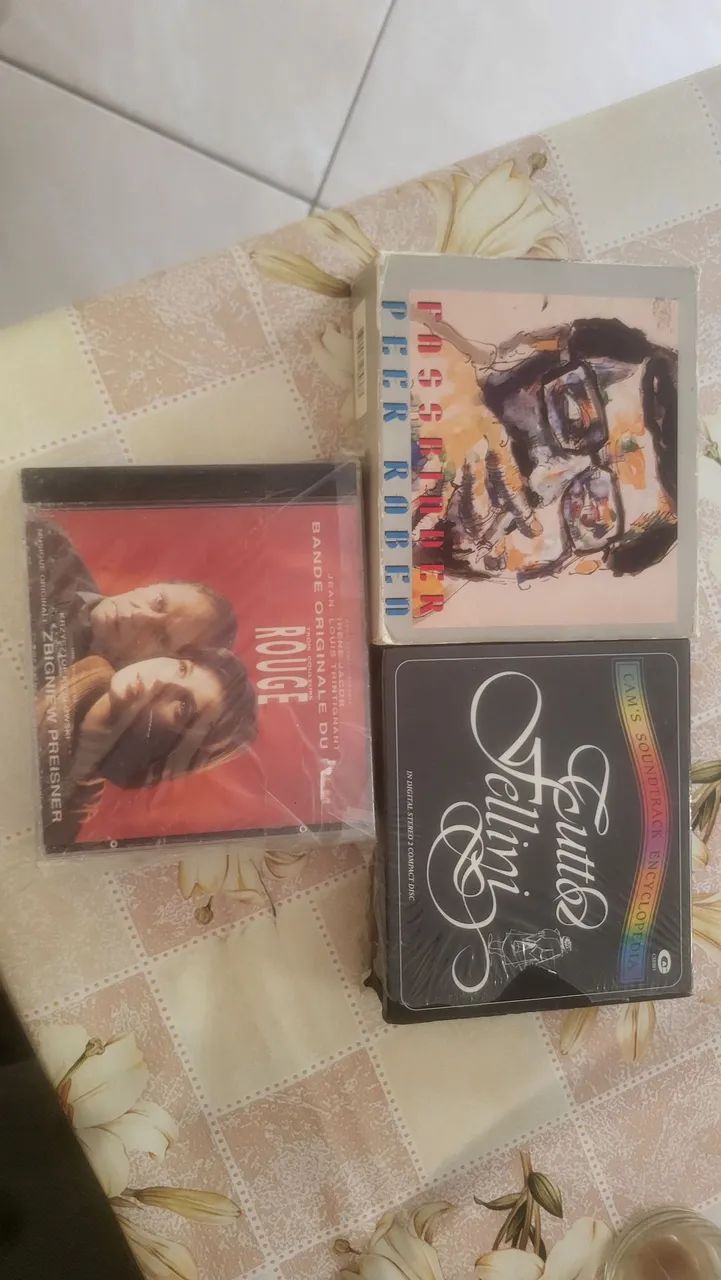 Três boxs de cds de trilhas de filmes  - Foto 4