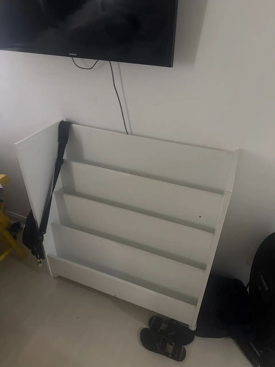 Escrivaninha com biblioteca bebê 