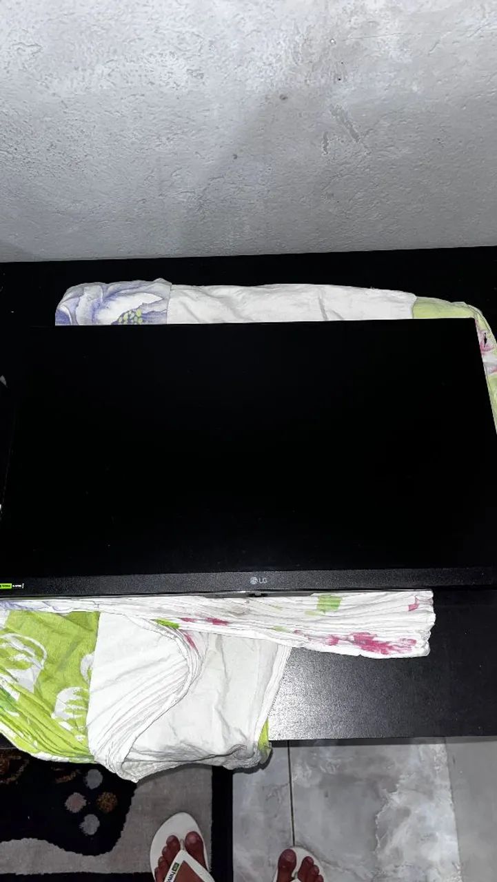 Monitor LG e braço articulado 