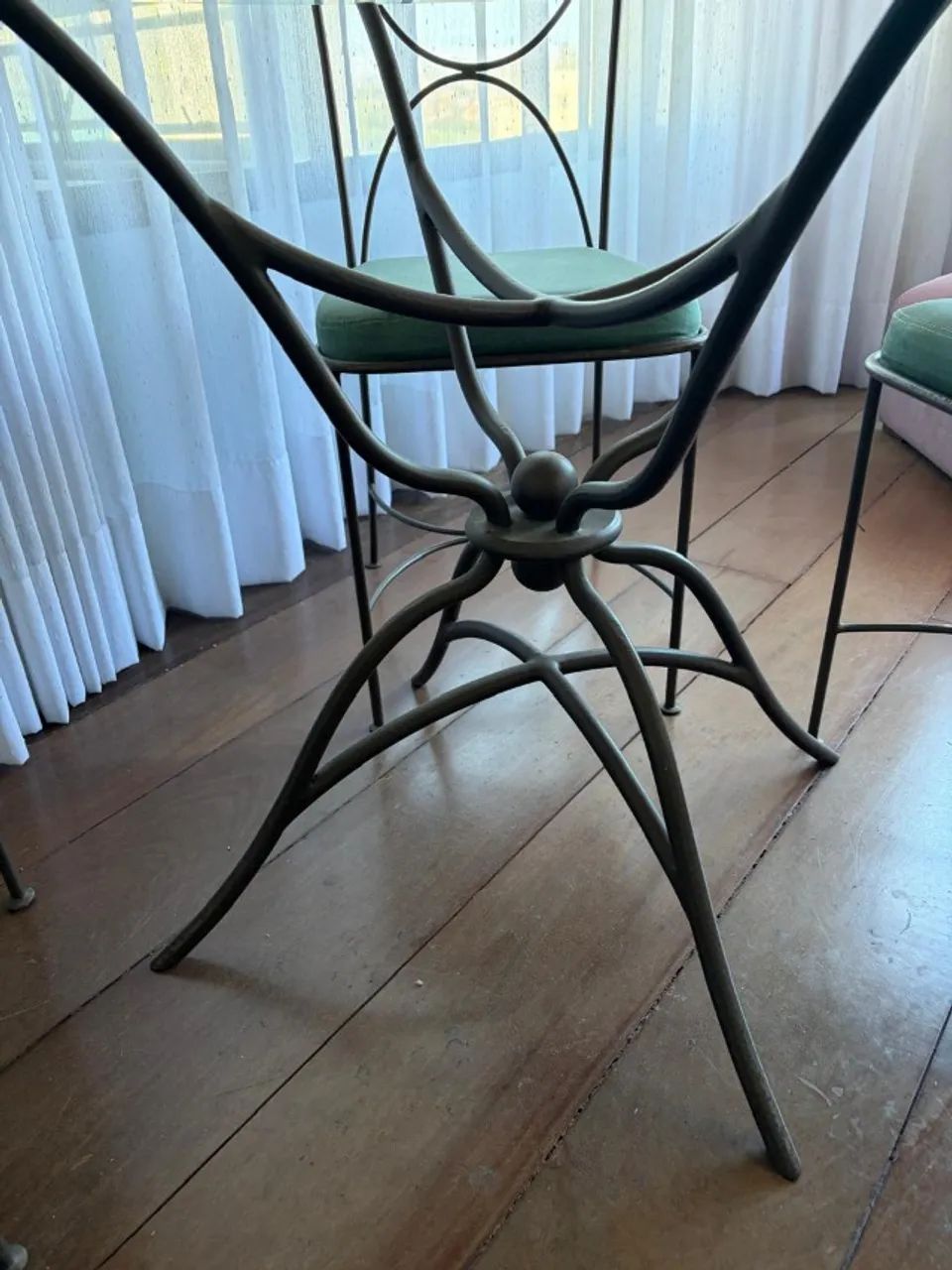 Conjunto Mesa Redonda Vidro com 4 cadeiras  - Foto 2