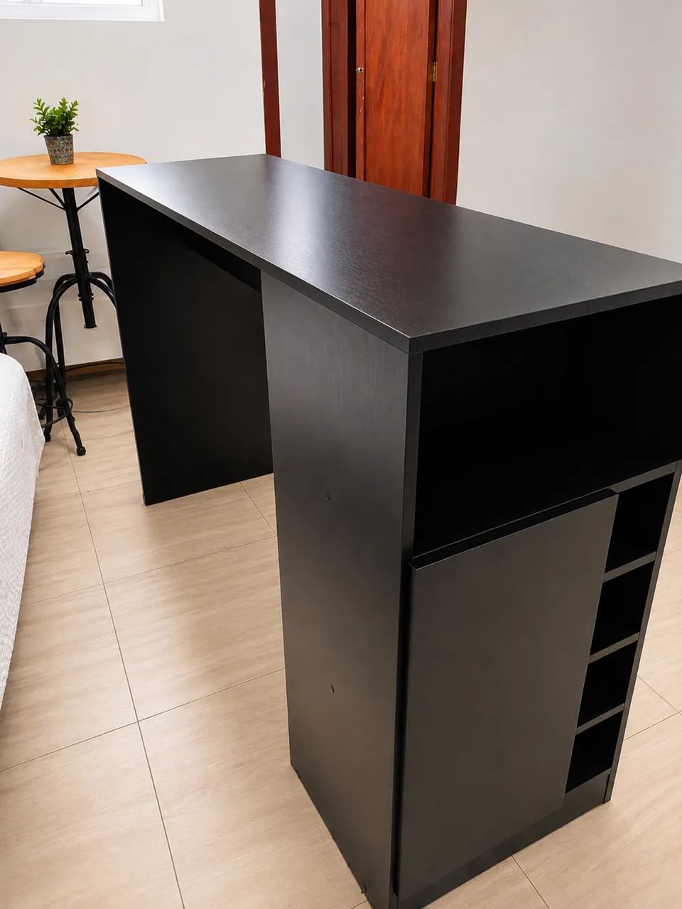 Escrivaninha / Mesa de Escritório Multimóveis com Armário e Nichos - Foto 2