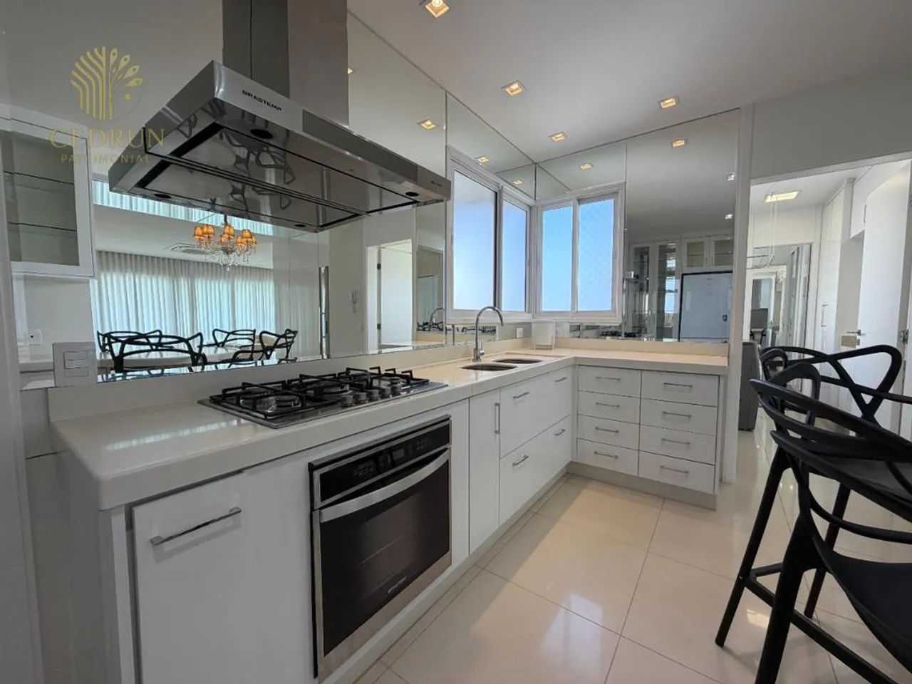 Apartamento para alugar em Maringá, Zona 08, com 3 suítes, com 179 m², Edifício Maison Vic - Foto 4